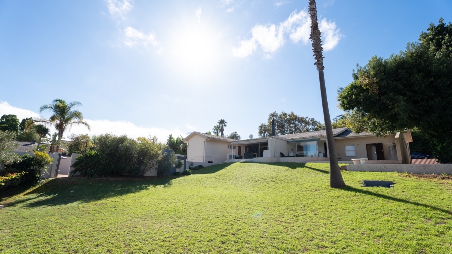5 Bedroom Property for Sale in Uniepark Western Cape